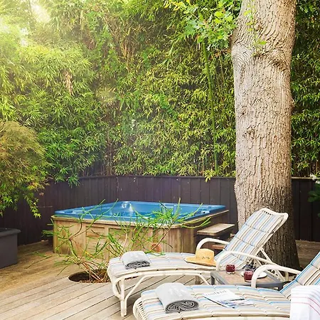 Sur Mer Sleeps 4 Villa