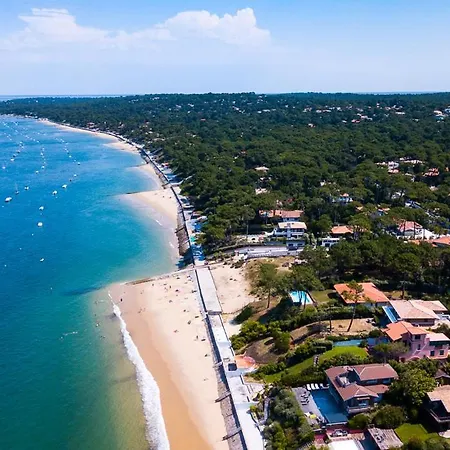 Sur Mer Sleeps 4 Villa