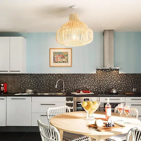 Sur Mer Sleeps 4 Villa *